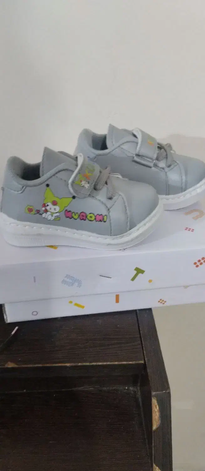 کفش بچه گانه|کفش و لباس بچه|ری, شهادت|دیوار