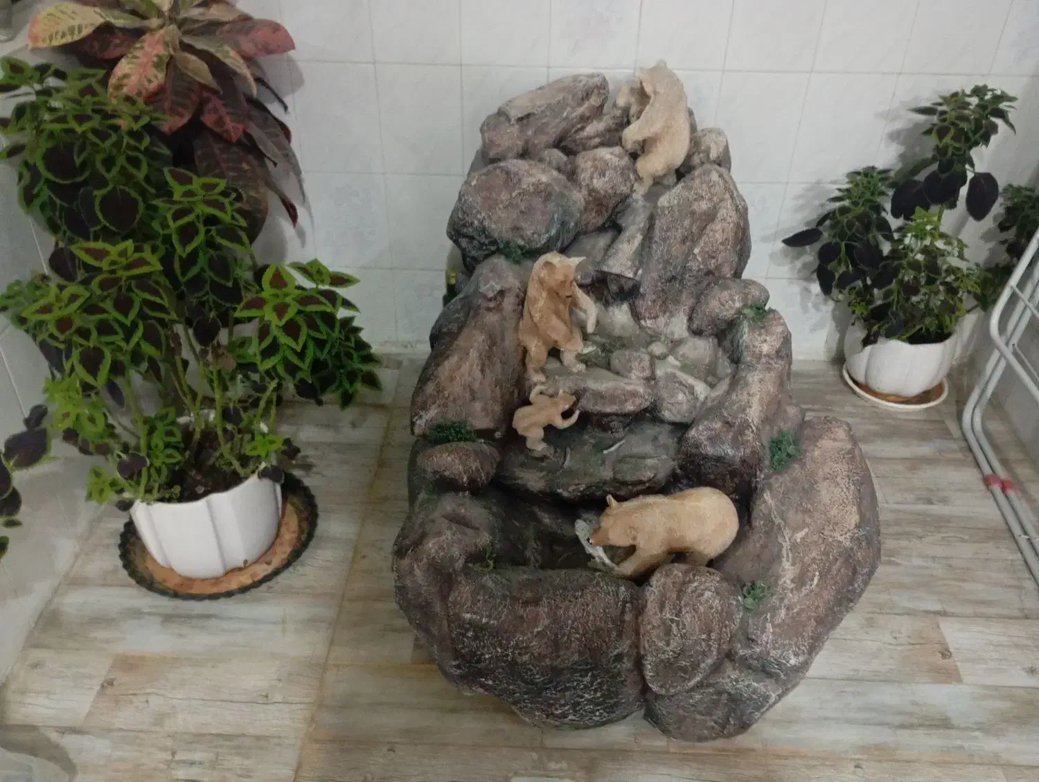 یک عدد آب نما خرسی|مجسمه، تندیس، ماکت|همدان, |دیوار