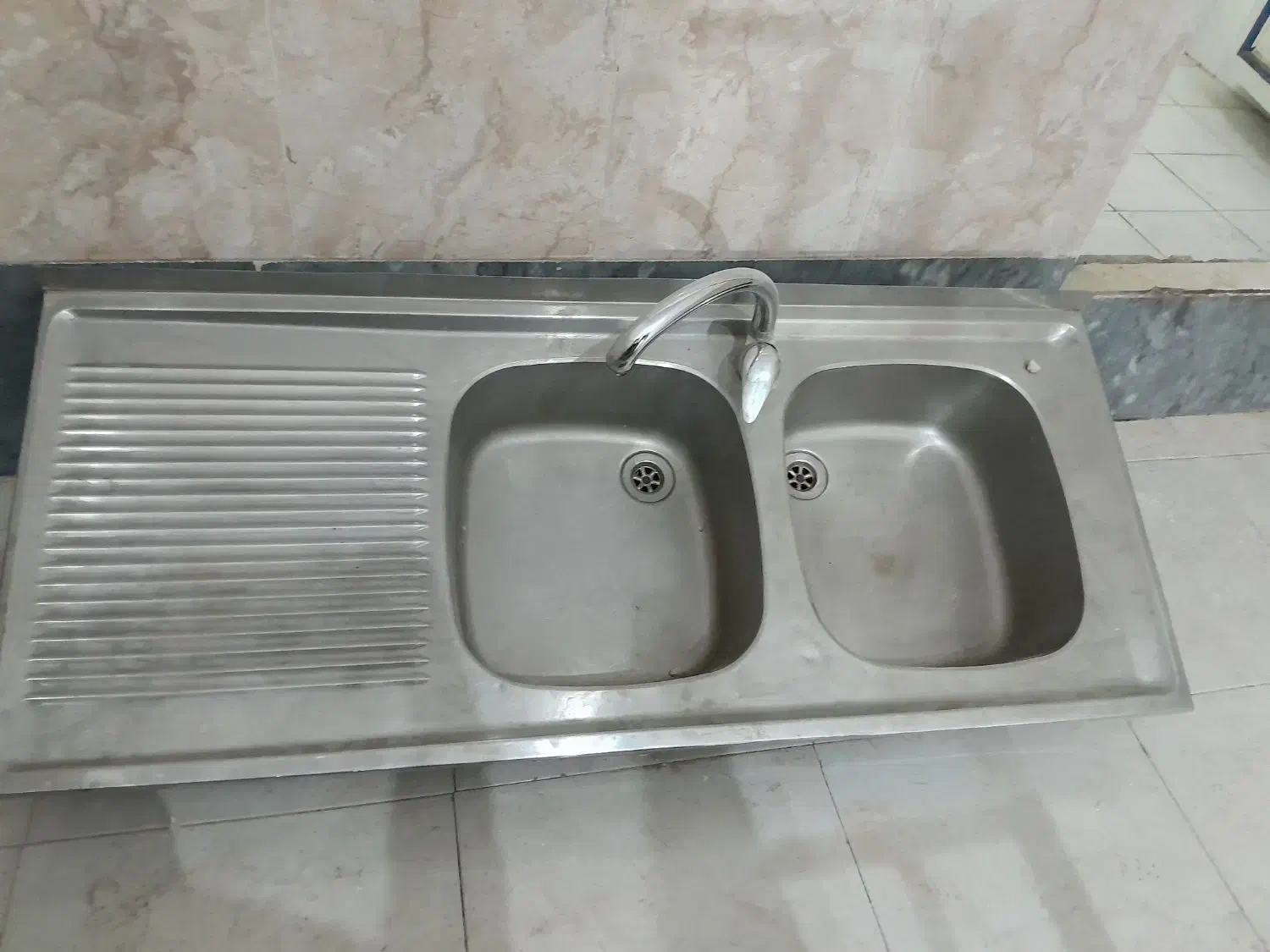 سینک دو قلو|آب‌چکان و نظم‌دهنده ظروف|قم, قلعه کامکار|دیوار