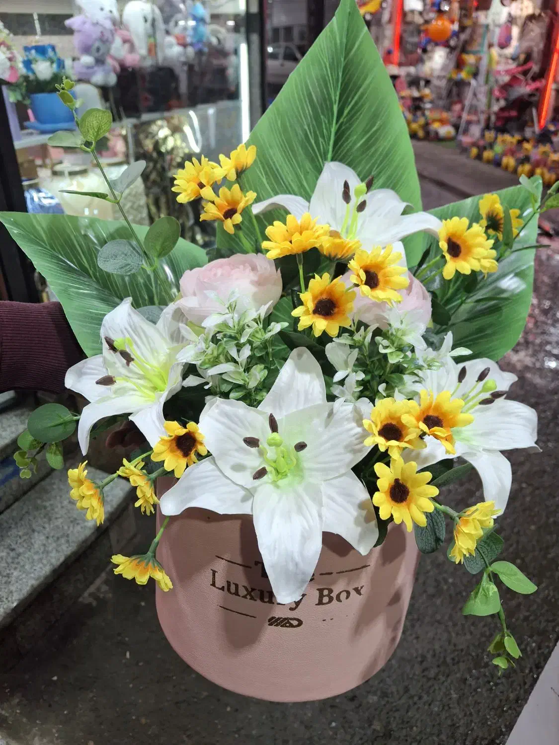 باکس و دسته گل مصنوعی روز مادر|گل مصنوعی|میانه, |دیوار