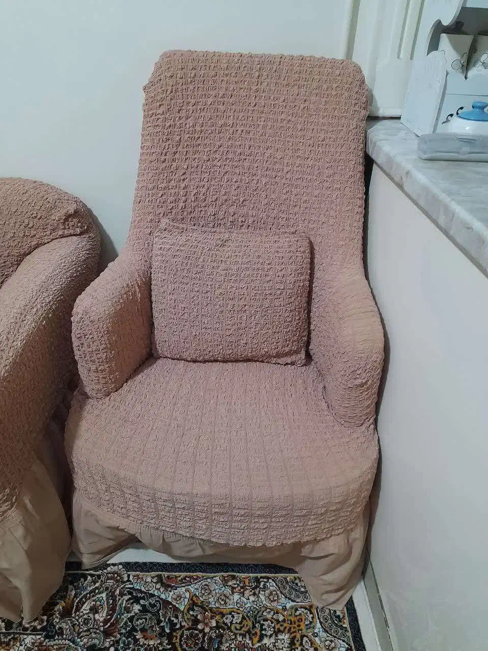 مبل راحتی ۷ نفره همراه جلومبلی و کاور|مبلمان خانگی و میز عسلی|اسلامشهر, مطهری|دیوار