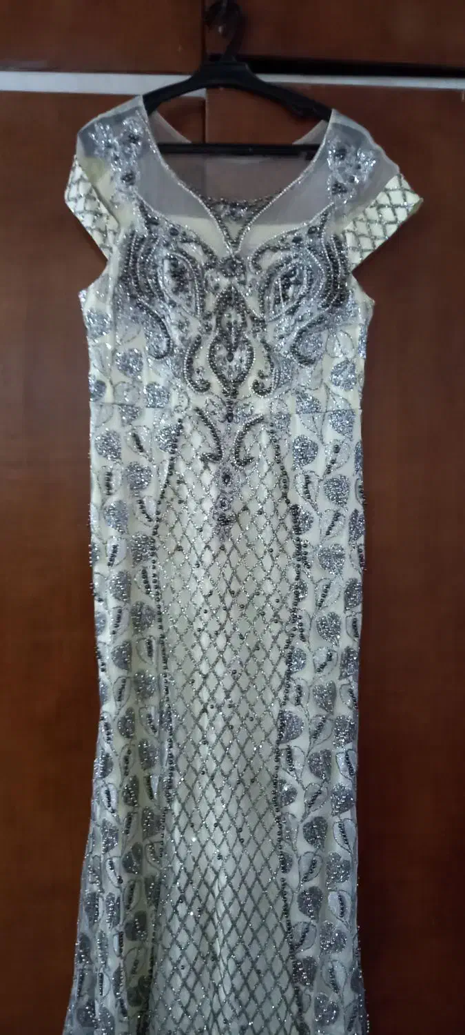 لبلس مجلسی|لباس|رباط‌کریم, رباط‌کریم|دیوار