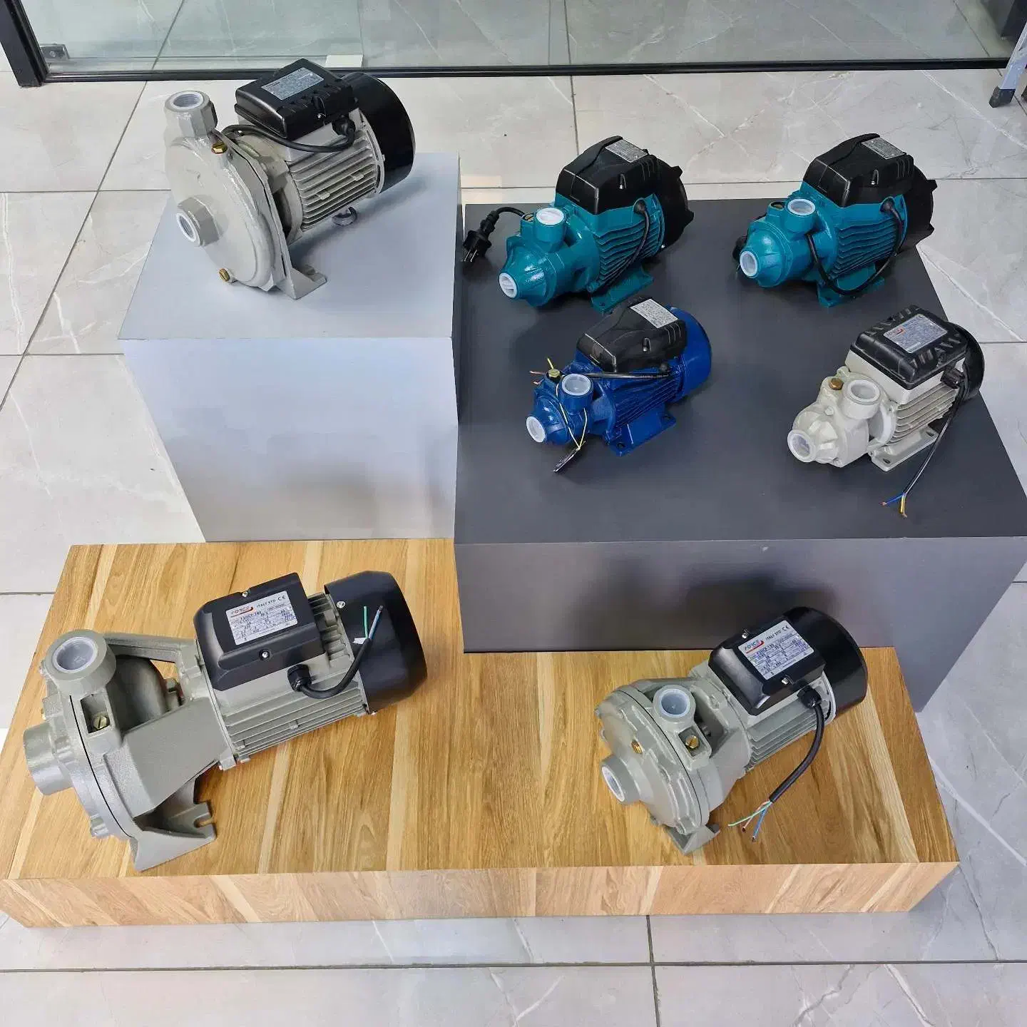 پمپ آب خانگی و منابع انبساط|مصالح و تجهیزات ساختمان|شهرکرد, |دیوار