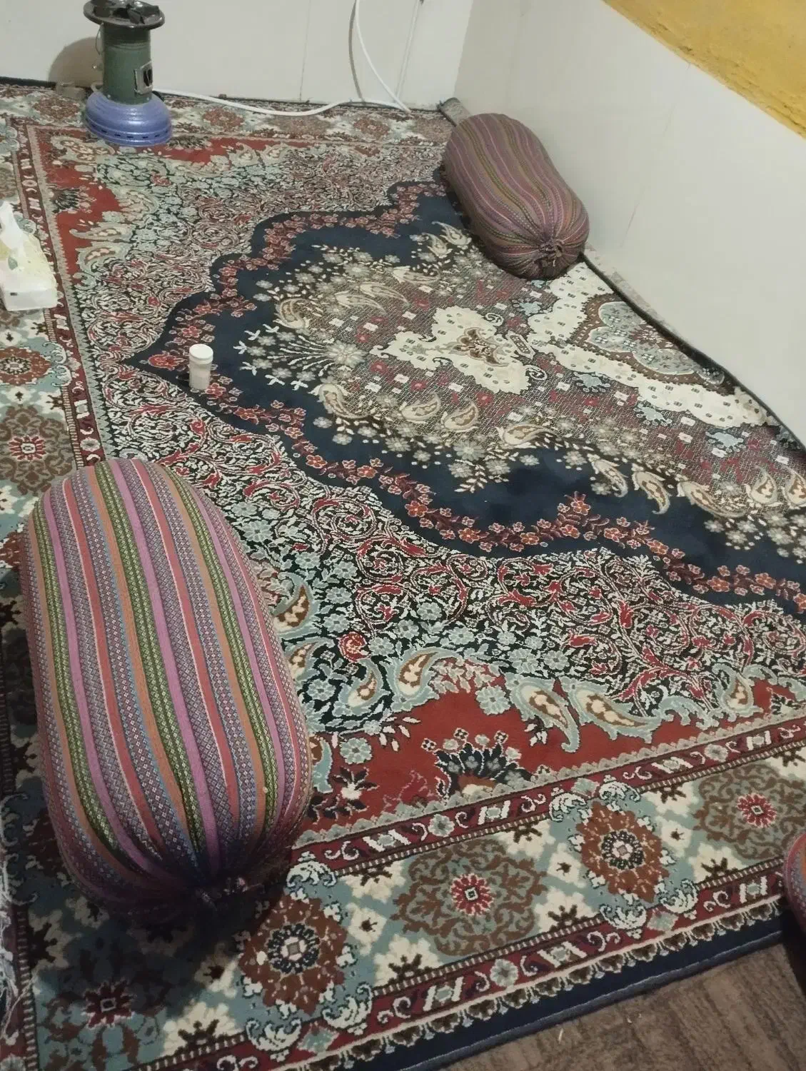 قالی 6متری و بالشت سنتی|فرش|نیشابور, مازول|دیوار