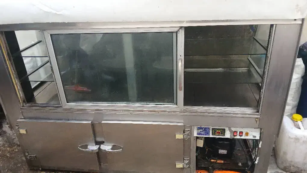 ویترین یخچال دار استیل شیشه گرد فریدونی|فروشگاه و مغازه|رشت, نامجو|دیوار