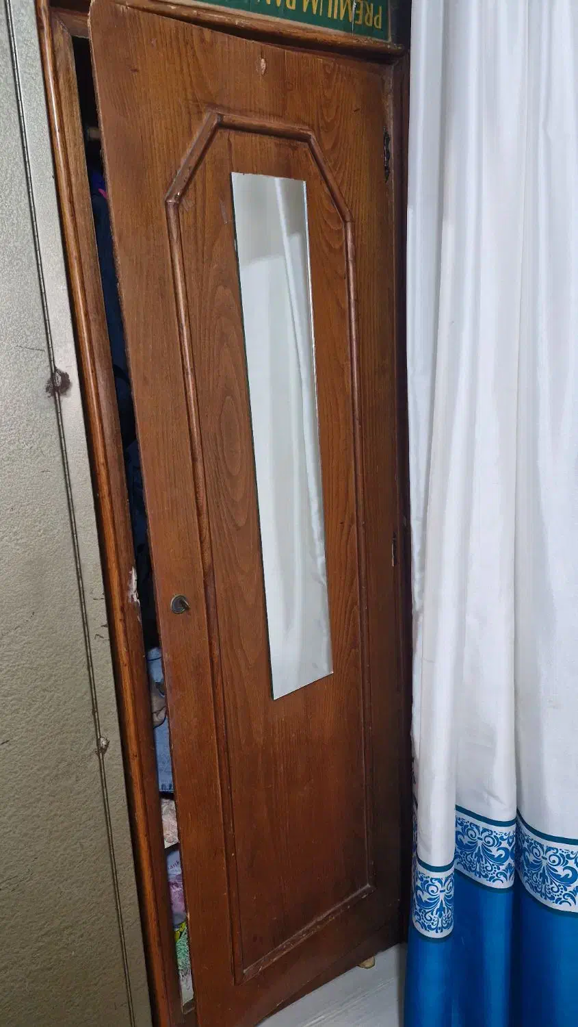 کمد لباسی(یک رگال چوبی +یه طبقه کوچیک پایین+آیینه|جاکفشی، کمد، دراور|بندرعباس, |دیوار