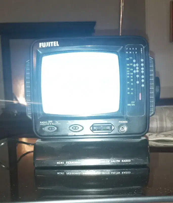 تلویزیون سیاه وسفید آنالوگ کوچک نوستالژی|کلکسیون اشیاء عتیقه|تهران, شهرک کوهسار|دیوار