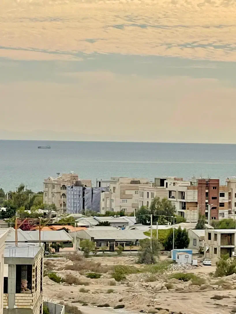 آپارتمان سه خوابه با چشم انداز دریا و استخر دار|فروش آپارتمان|قشم, |دیوار