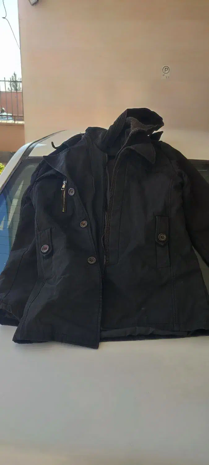 کاپشن|لباس|اصفهان, باغ نگاره|دیوار