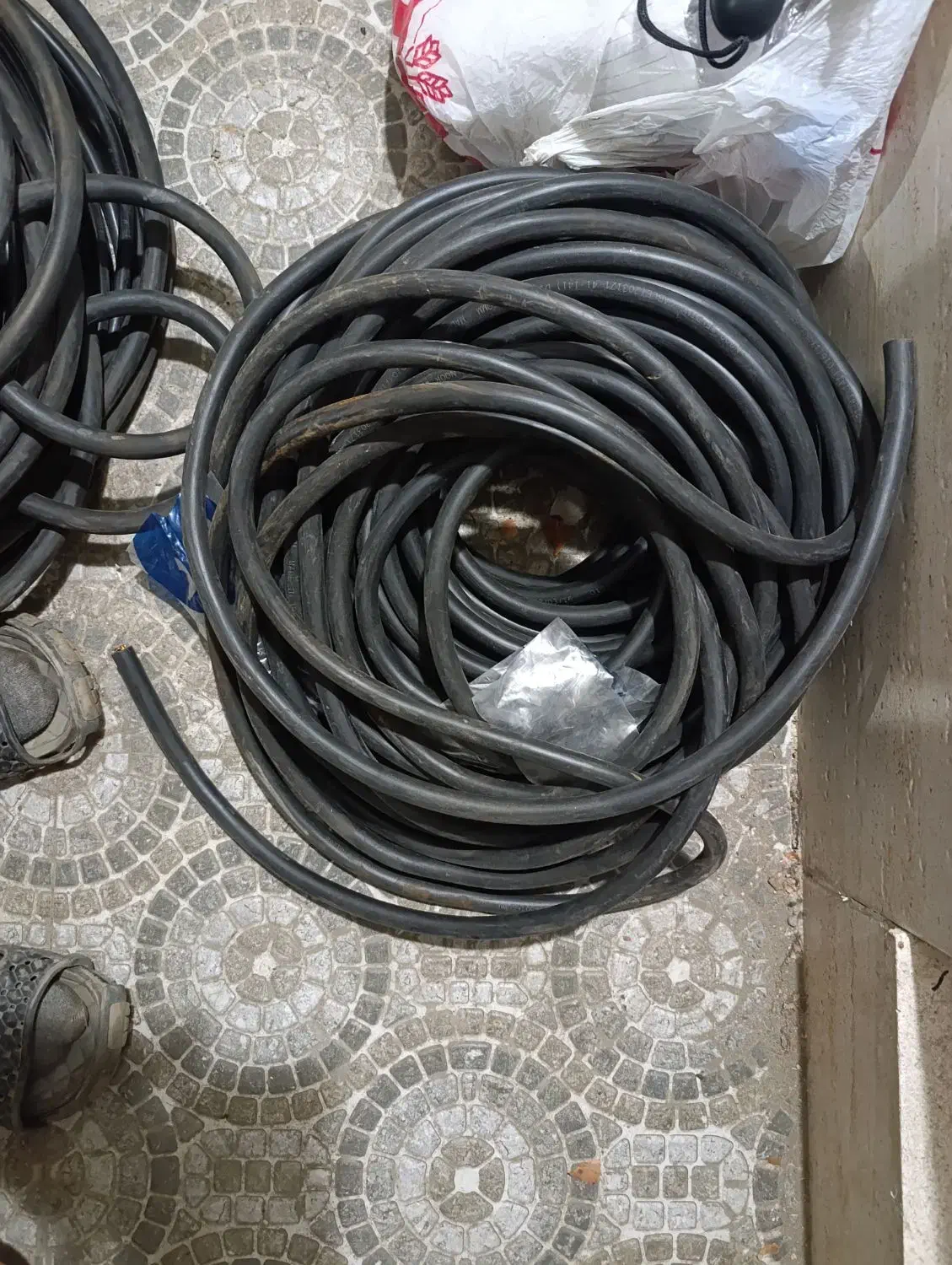 کابل رشته ای سیاه(جوشکاری)|ابزارآلات|تاکستان, |دیوار