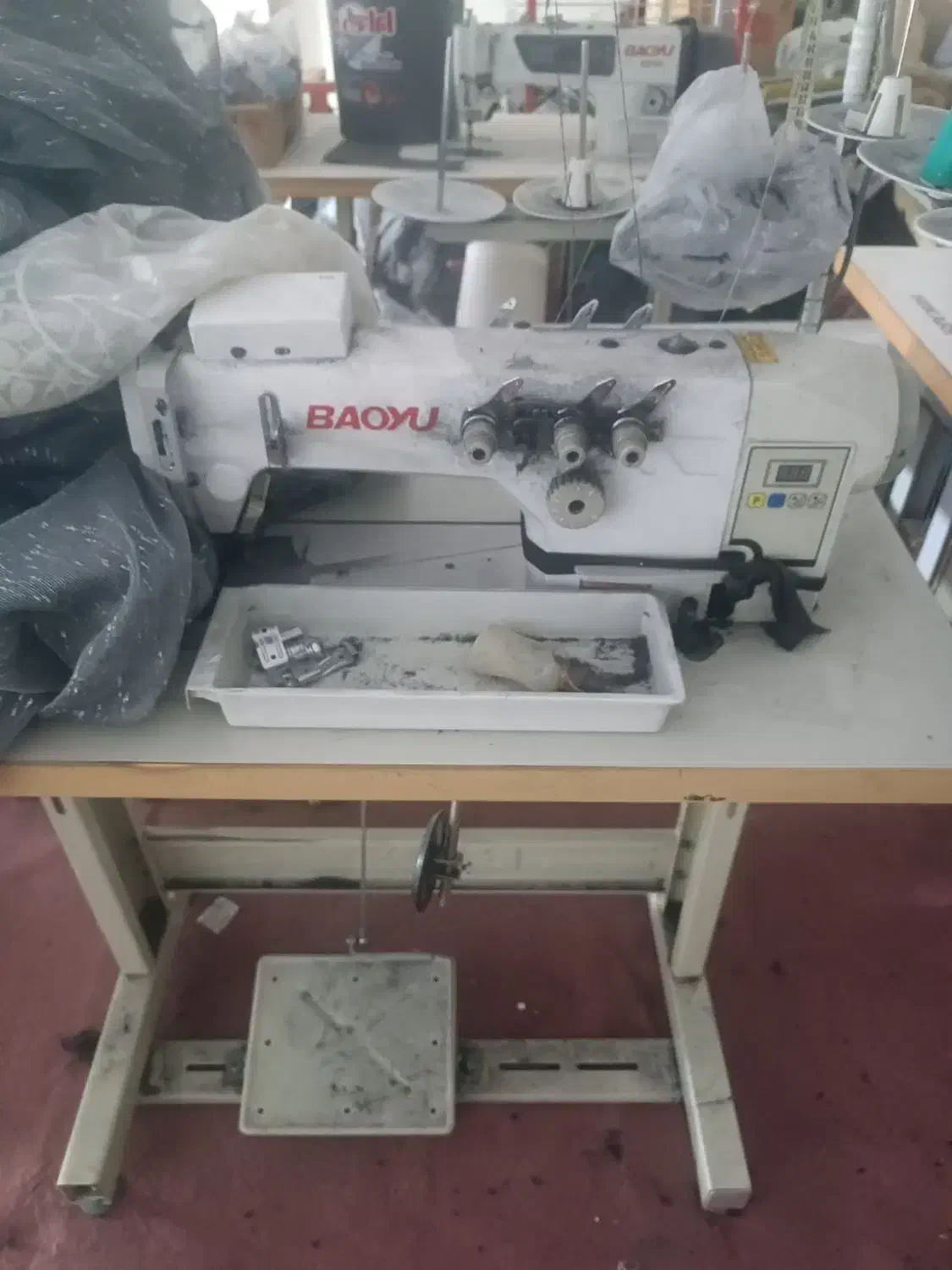 چرخ راسته دوز،پنج نخ،میز کار|چرخ خیاطی و ریسندگی|بهارستان, |دیوار