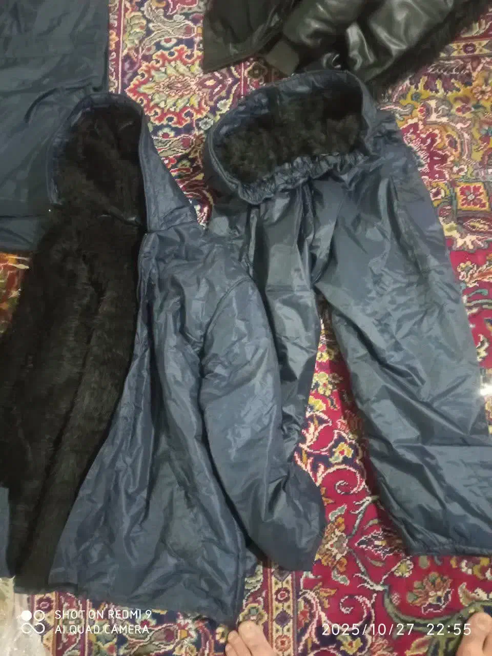 باسلام مقداری لباس  کفش کار دستکش و بادگیر|لباس|اشترینان, |دیوار