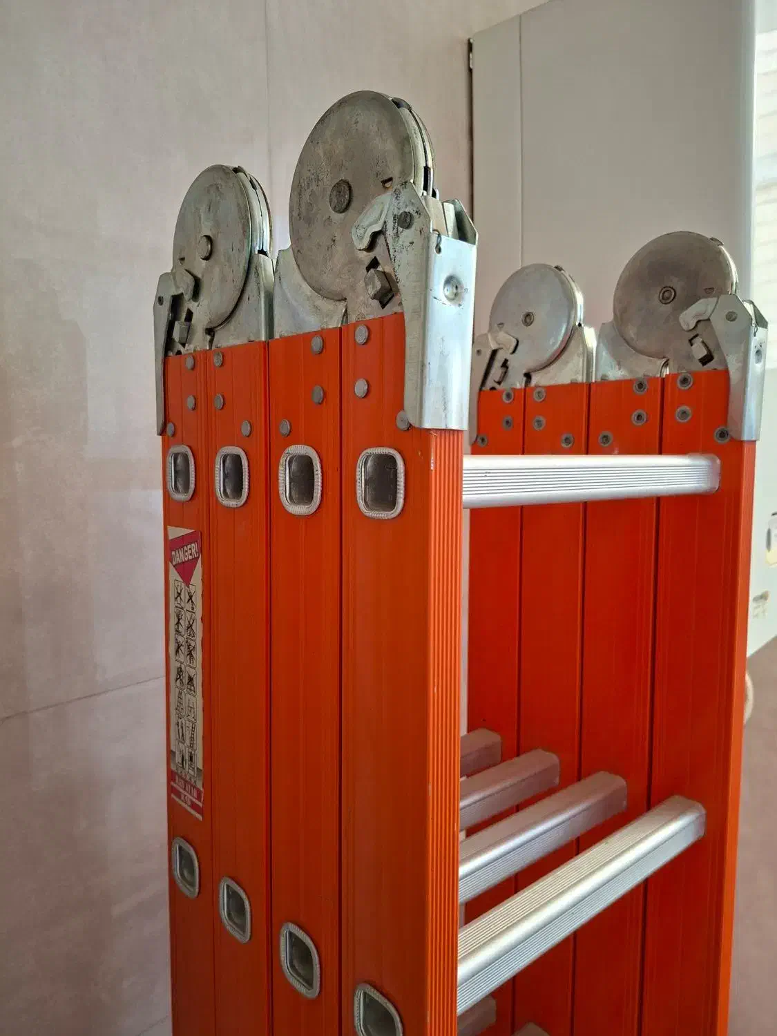 نردبان تاشو|ابزارآلات|تهران, شهرک ولیعصر جنوبی|دیوار