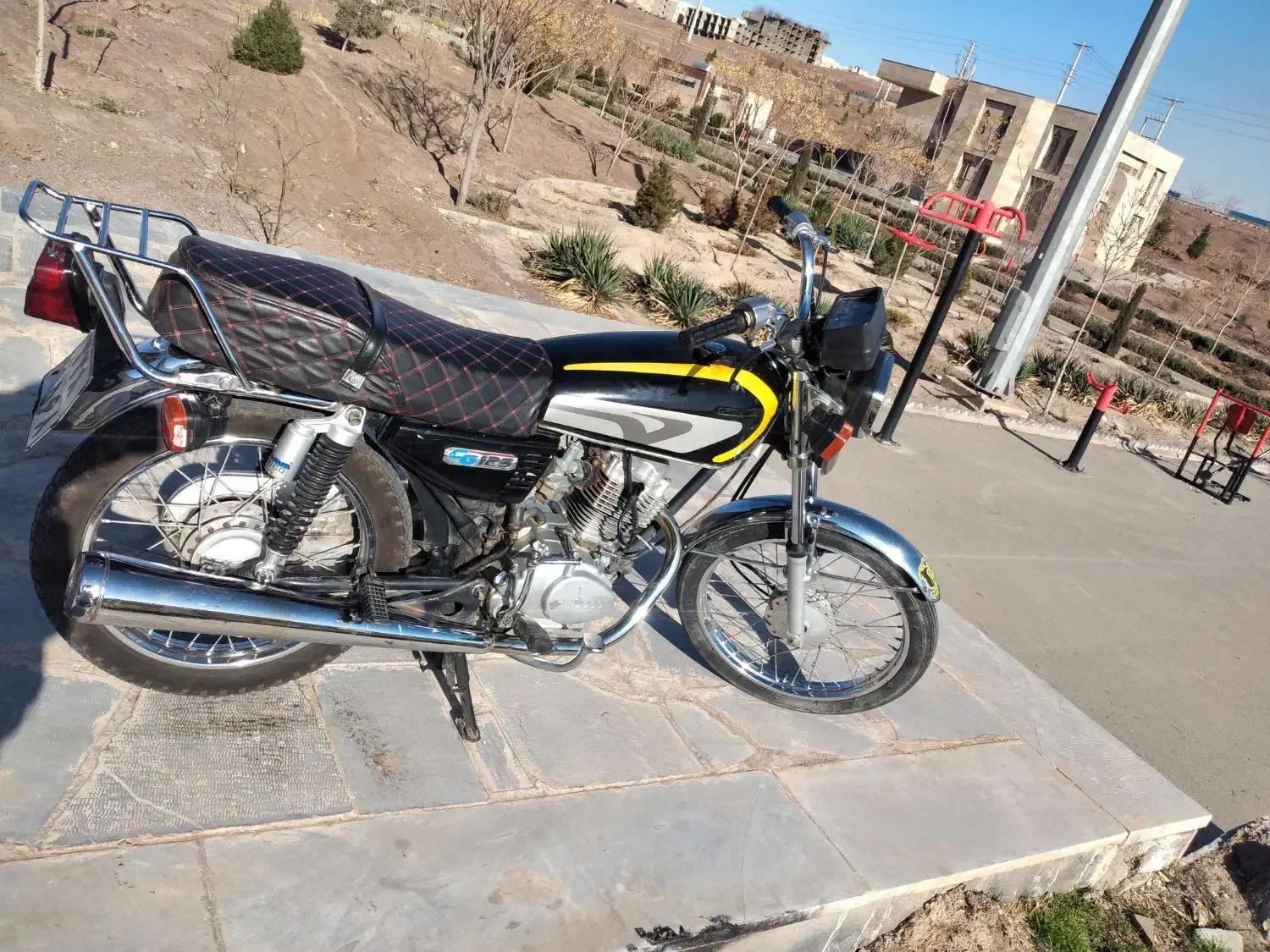 هندا125|موتورسیکلت|پرند, فاز ۳|دیوار