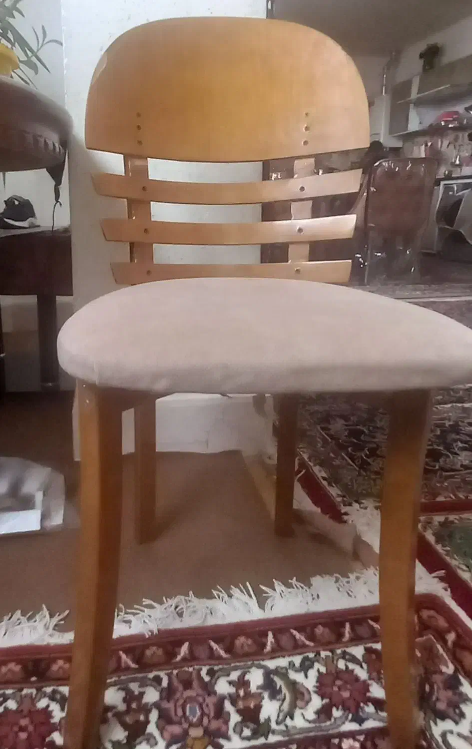 میز گرد چهار نفره با چهار صندلی|میز و صندلی غذاخوری|شهرکرد, |دیوار