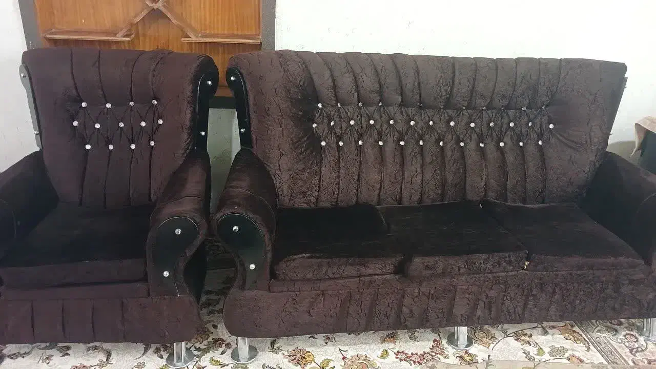 مبل ۷ نفره|مبلمان خانگی و میز عسلی|تربت‌حیدریه, سرمحله|دیوار