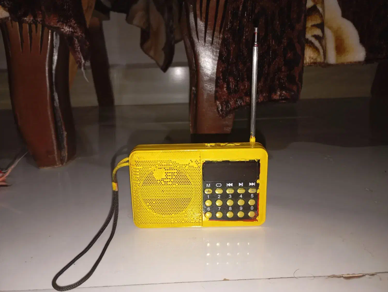 رادیو زرد رنگ|پخش‌کننده همراه|اهر, |دیوار