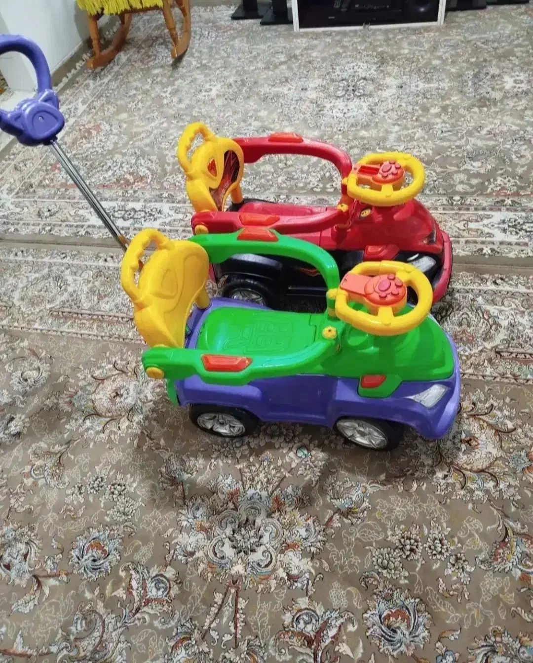 ماشین کودک.|اسباب‌بازی بچه|شوشتر, |دیوار