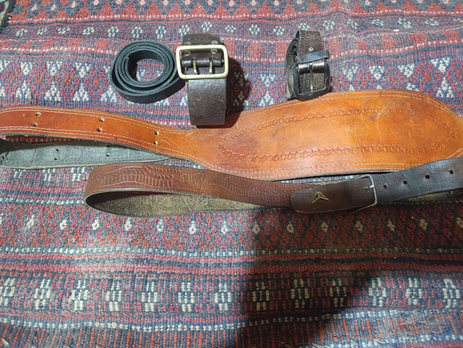 کمربند قدیمی چرم اصل.کفش چرم سایز۴۴|کیف، کفش، کمربند|بروجن, |دیوار