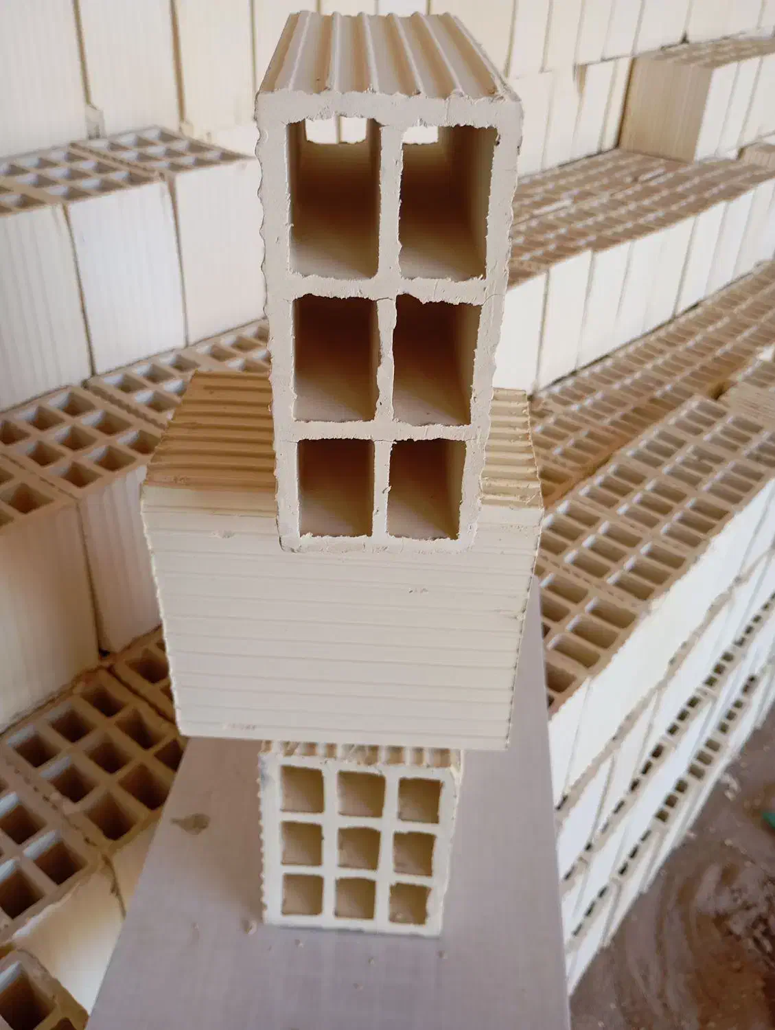 تیغه بلوک، آجر،اهگ،شن و ماسه، نیسان کمپرسی|مصالح و تجهیزات ساختمان|میبد, |دیوار