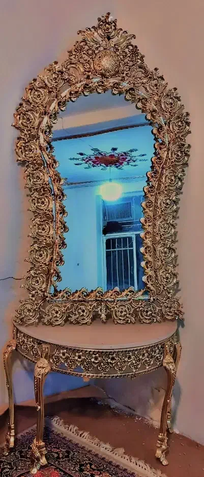 آیینه طلایی|آینه|سبزوار, کوی گلستان|دیوار