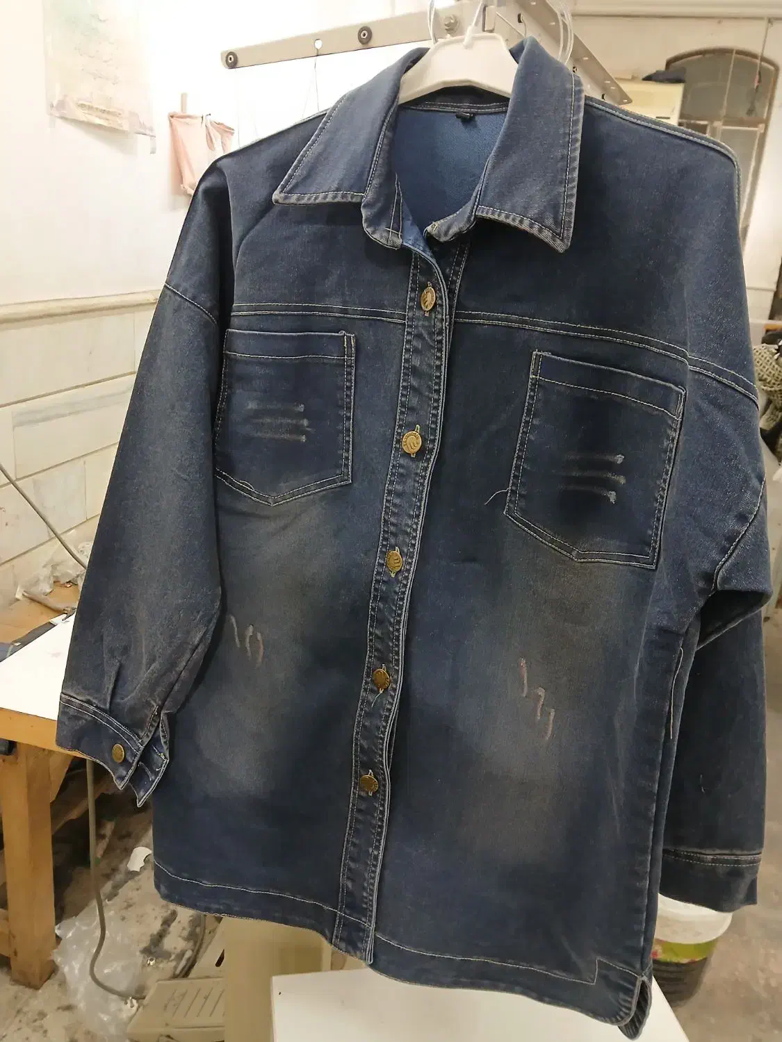 شومیزجین|لباس|قم, باغ شازده|دیوار