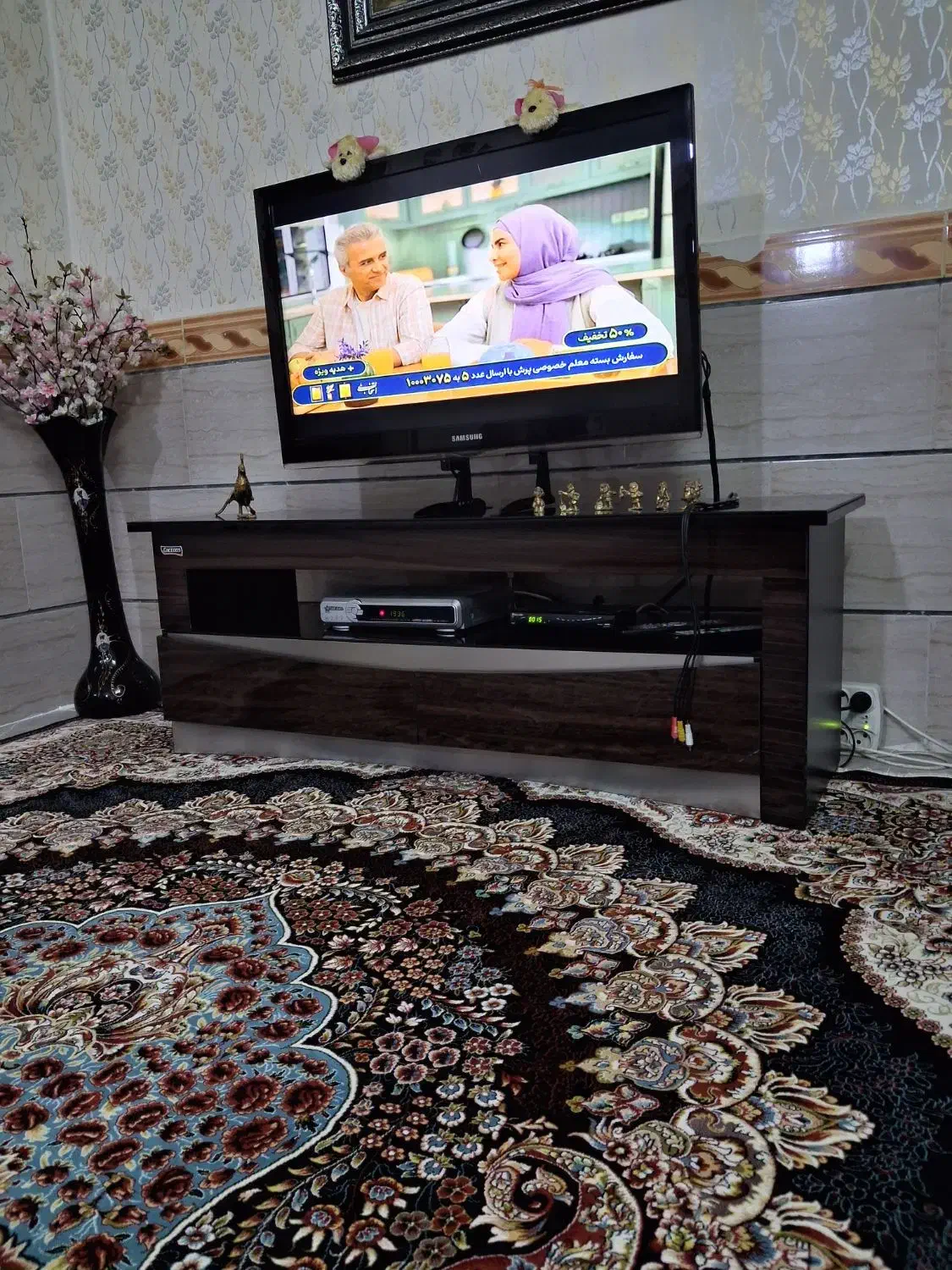 تلویزیون و میزش|تلویزیون و پروژکتور|اراک, |دیوار