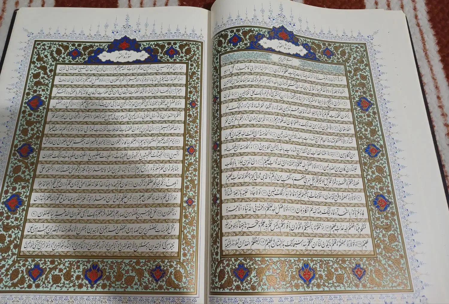 قرآن بزرگ ۳۰ در ۴۵ گلاسه|کتاب و مجله مذهبی|مشهد, حرم مطهر رضوی|دیوار