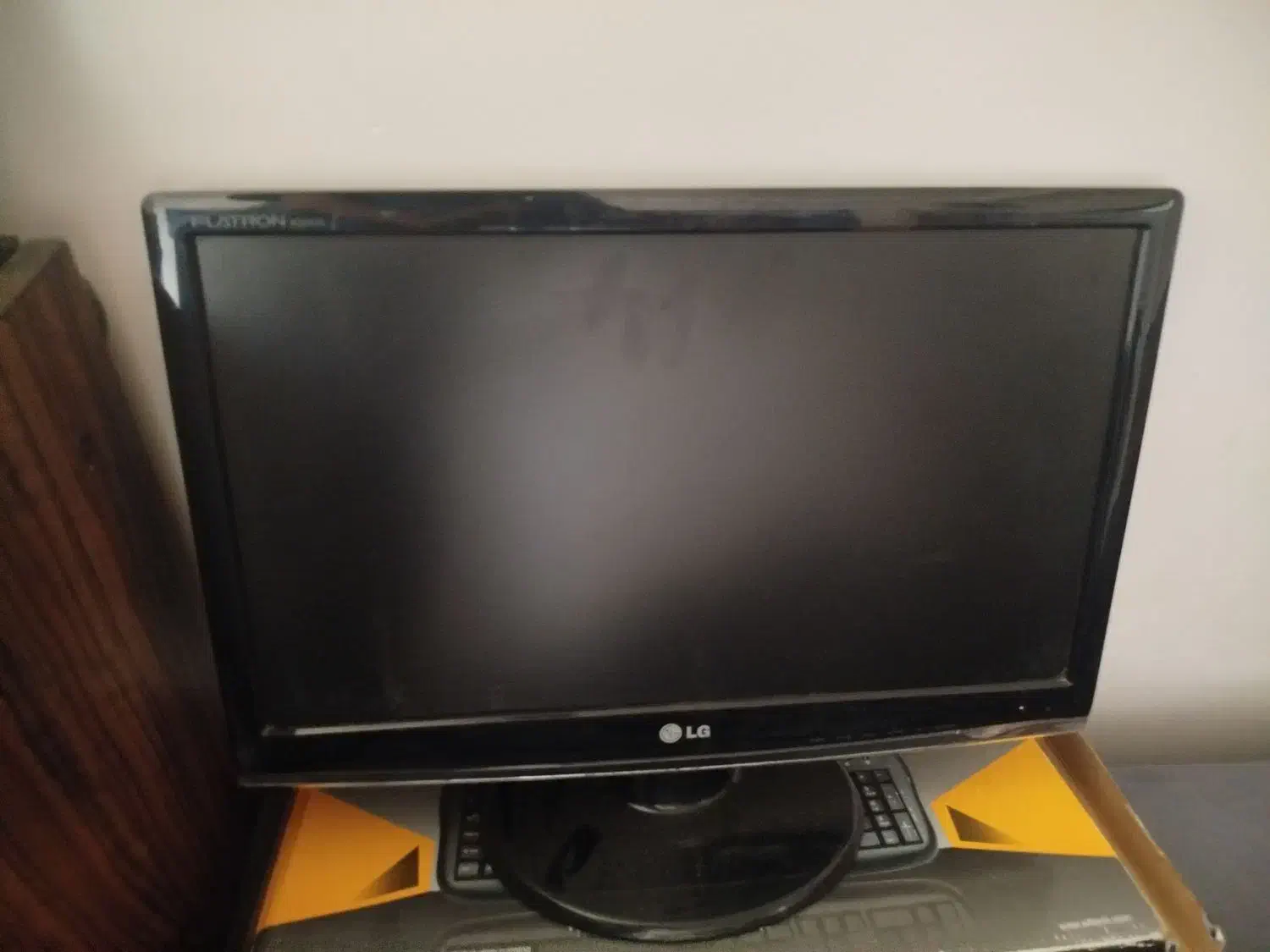 مانیتور LG با کیبورد x7|قطعات و لوازم جانبی رایانه|قم, زنبیل آباد|دیوار