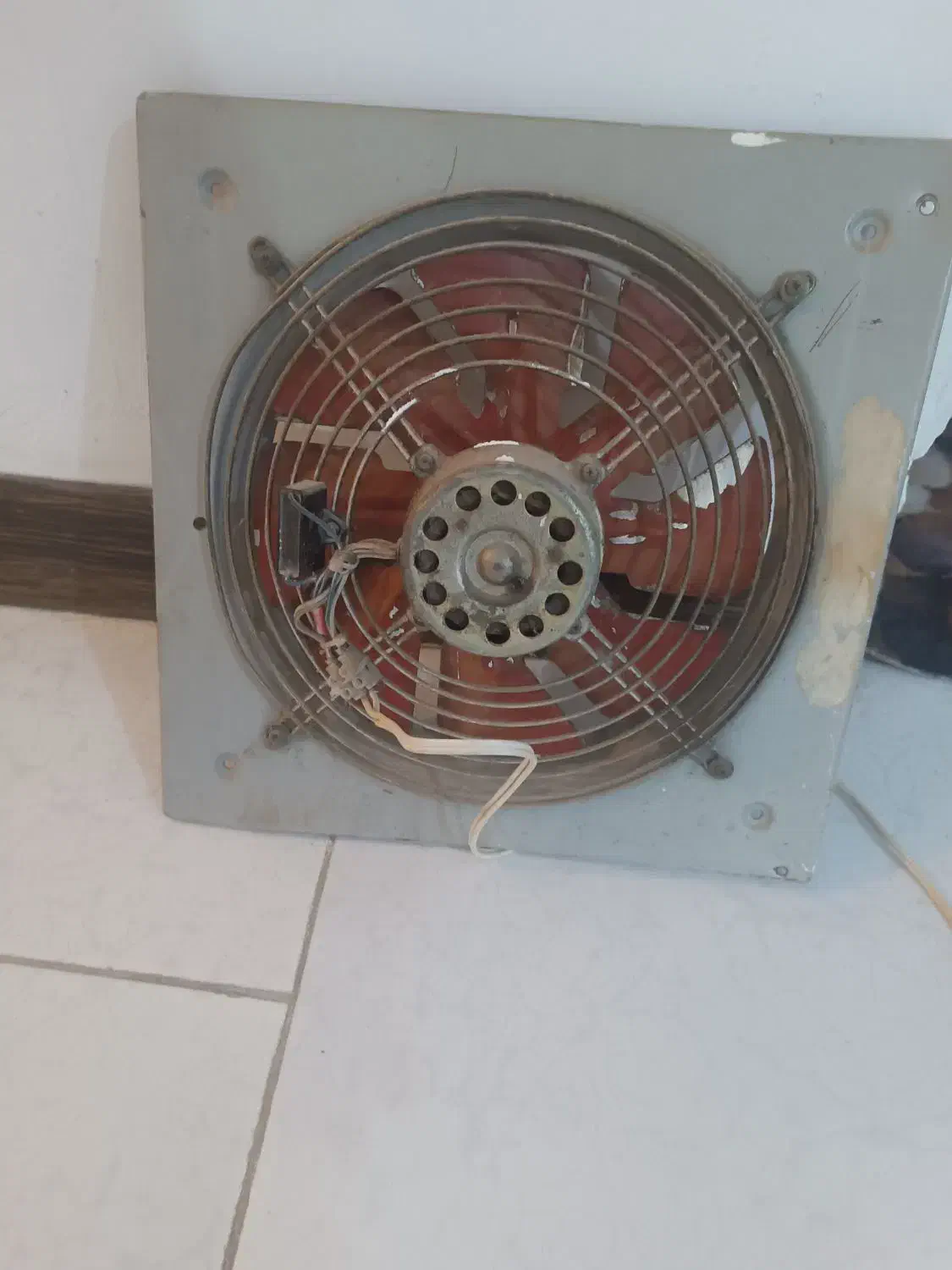 فن هواکش|پنکه و تصفیه‌کنندهٔ هوا|شیروان (خراسان), |دیوار