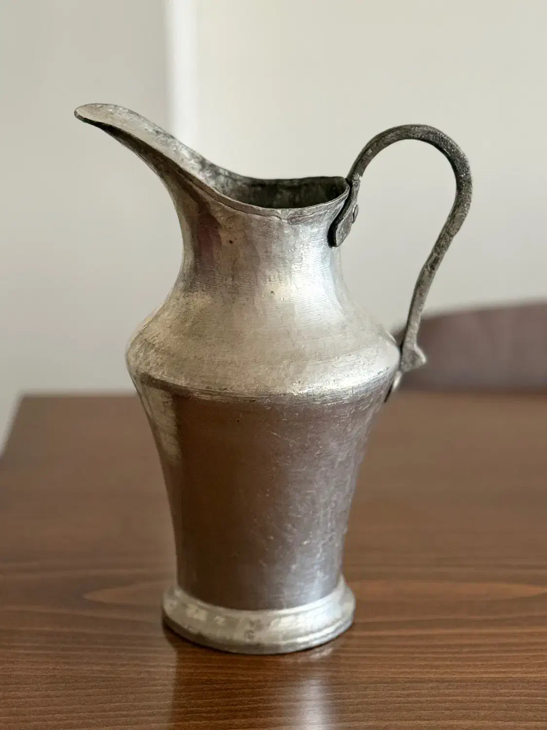 پارچ مسی قدیمی|کلکسیون اشیاء عتیقه|مشهد, هنرستان|دیوار