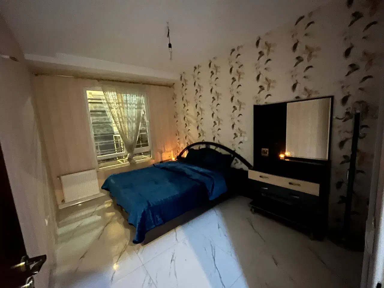 منزل شیک و مبله سه خواب در بهترین منطقه ی شهر|اجارهٔ کوتاهمدت آپارتمان و سوئیت|شیراز, عفیفآباد|دیوار