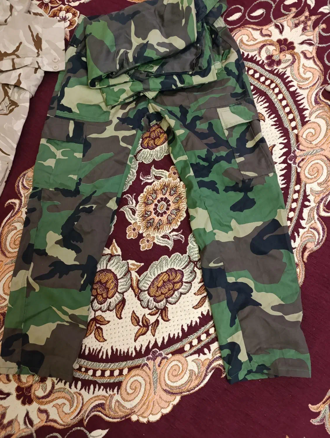 لباس کار و لباس و کوله پشتی نظامی|لباس|شیراز, کاراندیش|دیوار