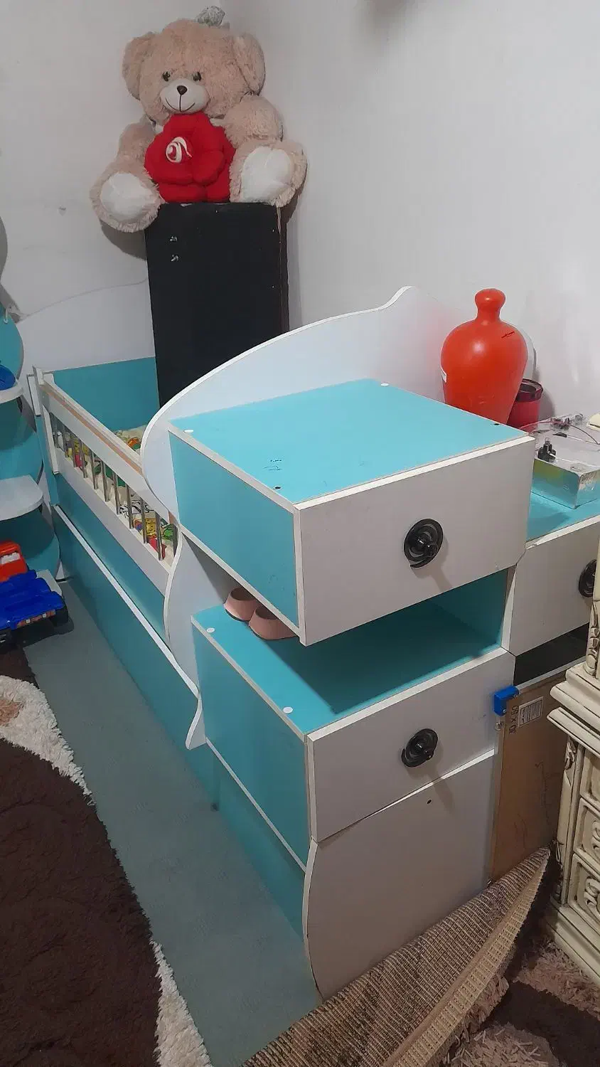 تخت و کمد لباس بچه|اسباب و اثاث بچه|چناران, |دیوار