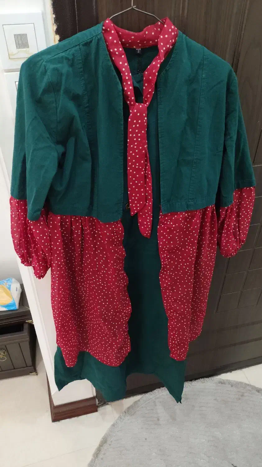 لباس شب یلدا|لباس|رباط‌کریم, رباط‌کریم|دیوار