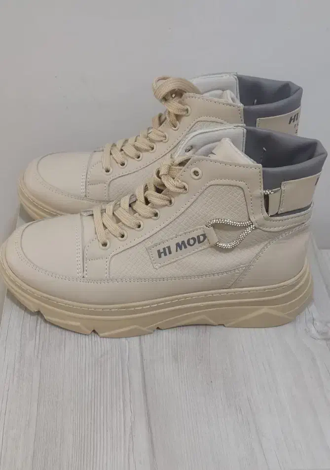 پوتین زنانه|کیف، کفش، کمربند|قروه, |دیوار