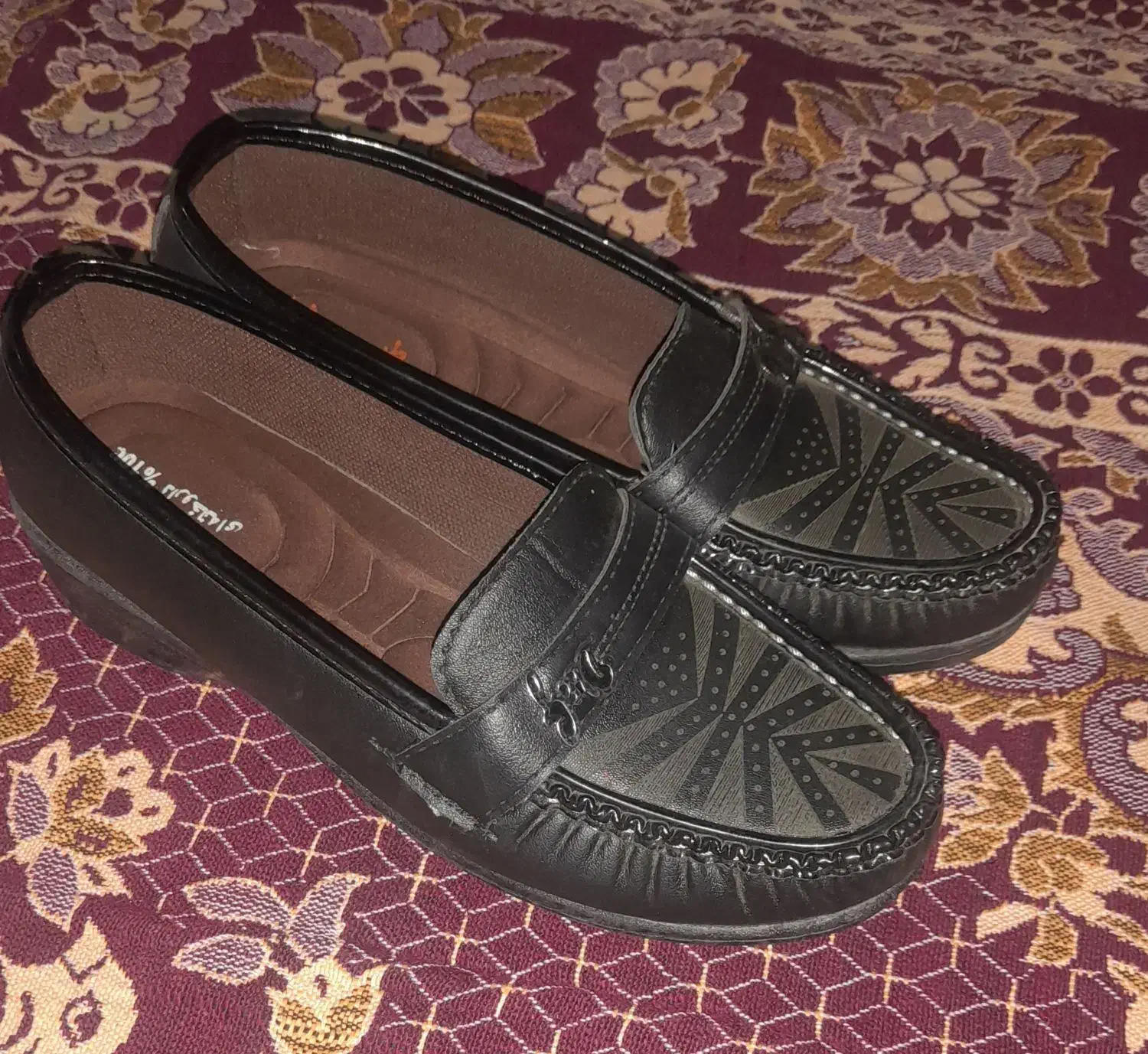 کفش زنانه|کیف، کفش، کمربند|قم, نیروگاه|دیوار