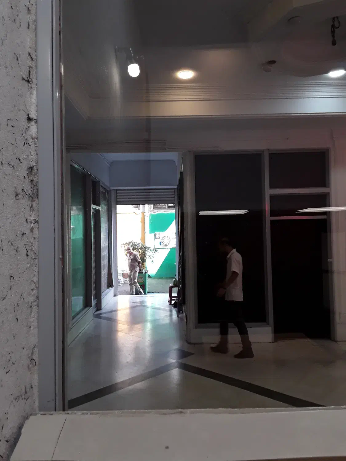 اجاره مغازه در میدان انقلاب|اجارهٔ مغازه و غرفه|تهران, فلسطین (میدان انقلاب)|دیوار