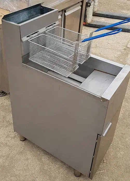 سرخ کن|کافی‌شاپ و رستوران|شیراز, کوشک میدان|دیوار