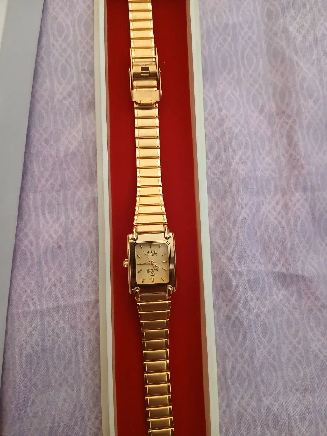 ساعت زنانه نو فقط یه بار پوشیدم رنگ ثابت|ساعت|شیراز, رازی|دیوار