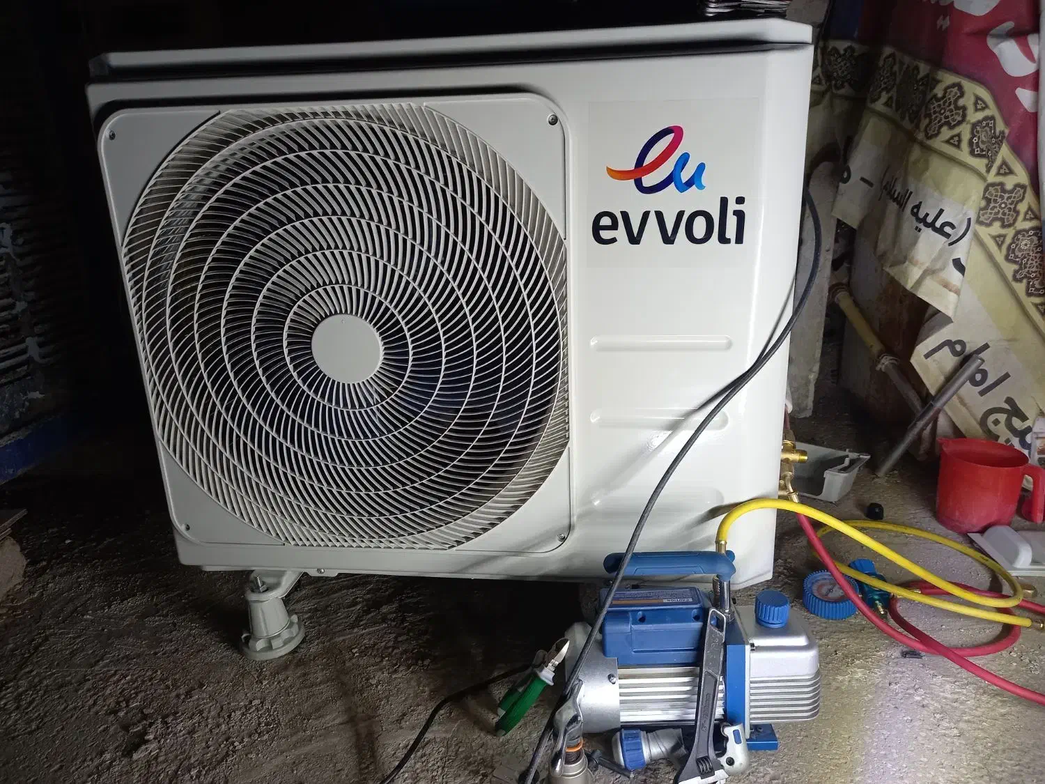 نصب و جابجایی انواع کولرگازی|خدمات پیشه و مهارت|کاشان, کارگر|دیوار