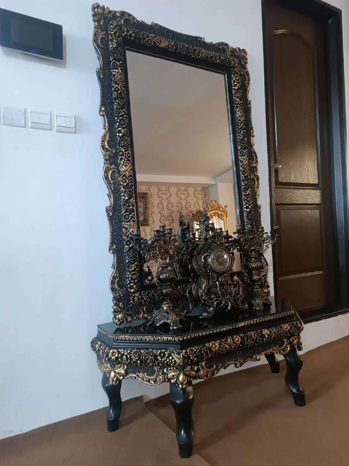 اینه و کنسول همراه شمعدانی و ساعت|بوفه، ویترین، کنسول|میانه, |دیوار