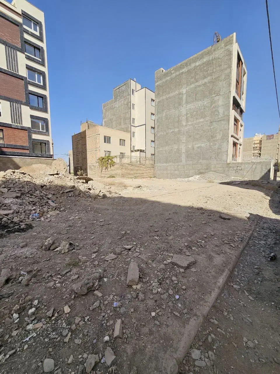 فروش زمین ۲۰۰ متری شمالی شهرک فجر ورامین|فروش زمین و ملک کلنگی|ورامین, شهرک فجر|دیوار