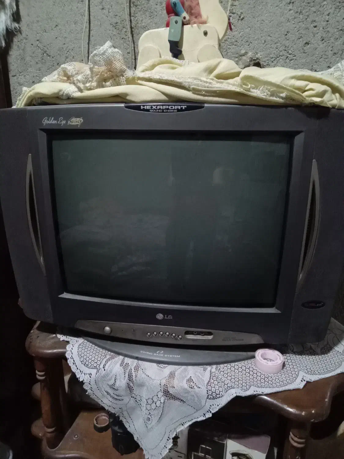 چهار عدد تلویزیون سه تاش نیاز به تعمیر ویکیش سالم|تلویزیون و پروژکتور|ریگ, |دیوار