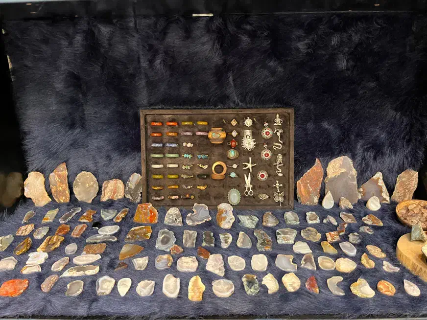 سنگ.کاسه تبتی.گردنبند.دستبند|جواهرات|شیراز, گود عربان|دیوار