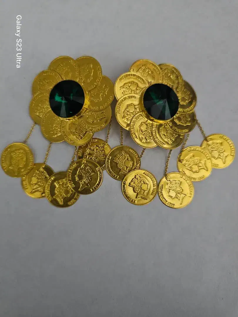 سه تکه طلا|جواهرات|یاسوج, |دیوار