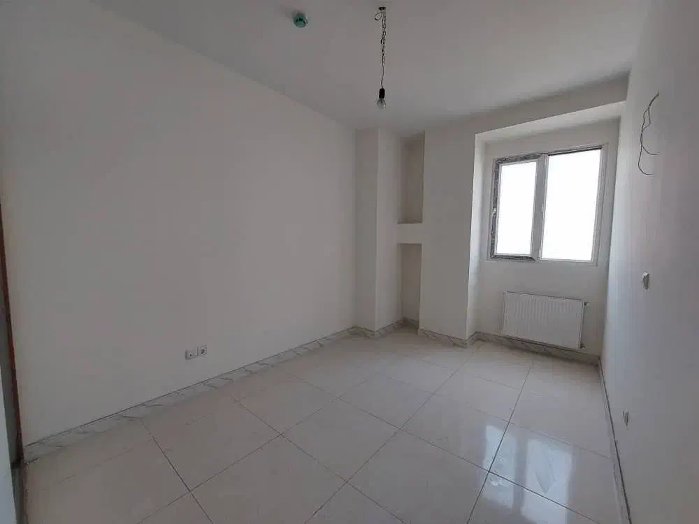 نگین غرب اردستانی ۱۳۵متر ۳خواب ویو شمال و جنوب