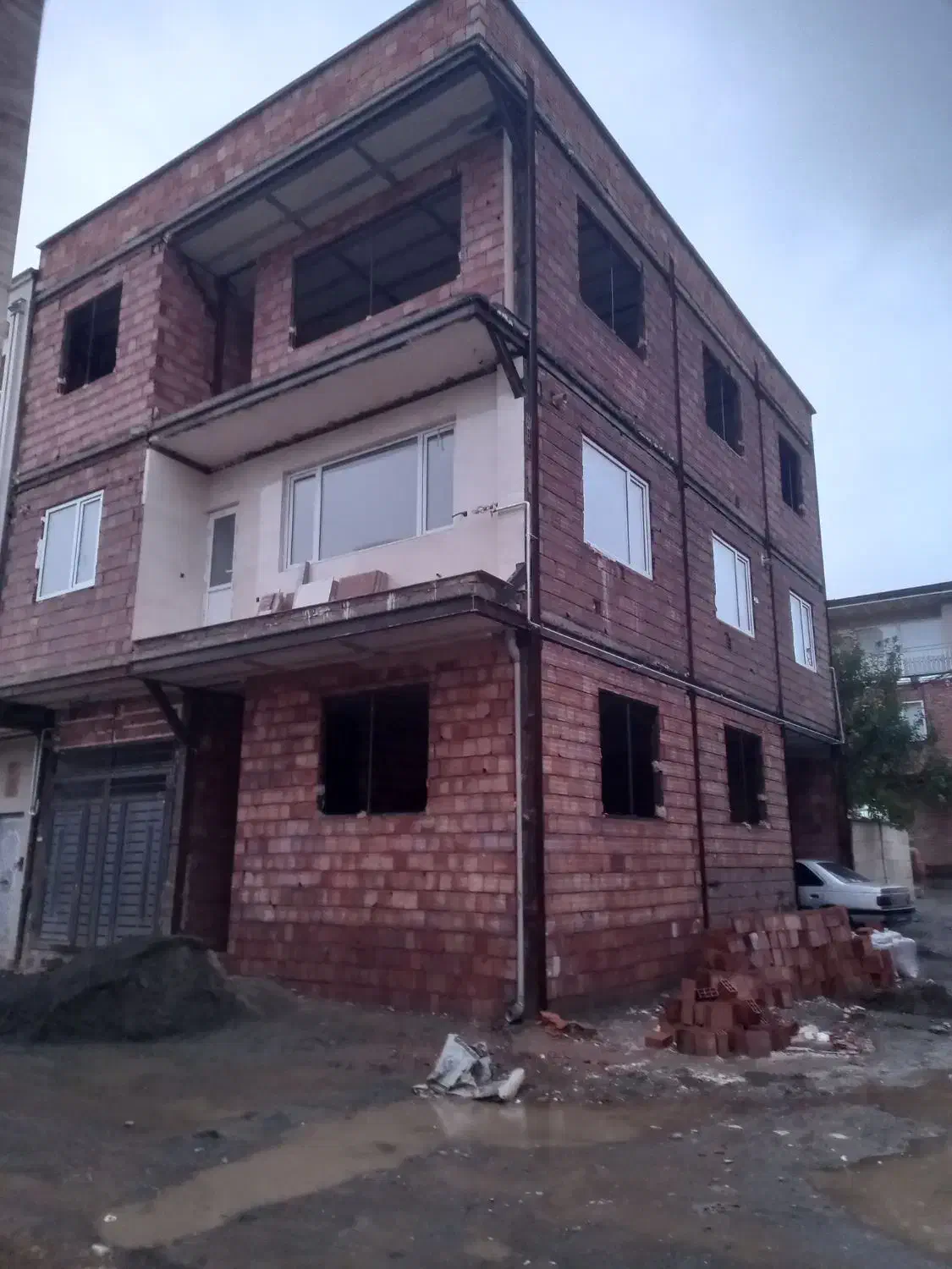 فروش خانه تازه ساخت ۳طبقه پشت باسکول تازه آباد|فروش خانه و ویلا|مریوان, |دیوار