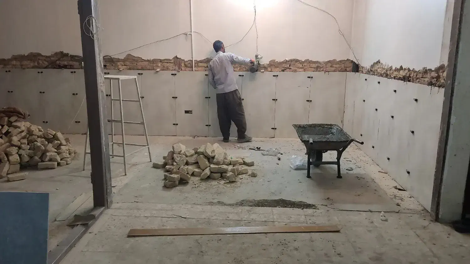 استاد بنا کاشی و سرامیک و کچ کار|خدمات پیشه و مهارت|اصفهان, جی شیر|دیوار