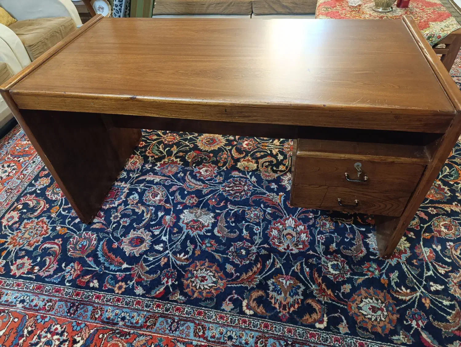 میز تحریر|میز تحریر و کامپیوتر|میانه, |دیوار